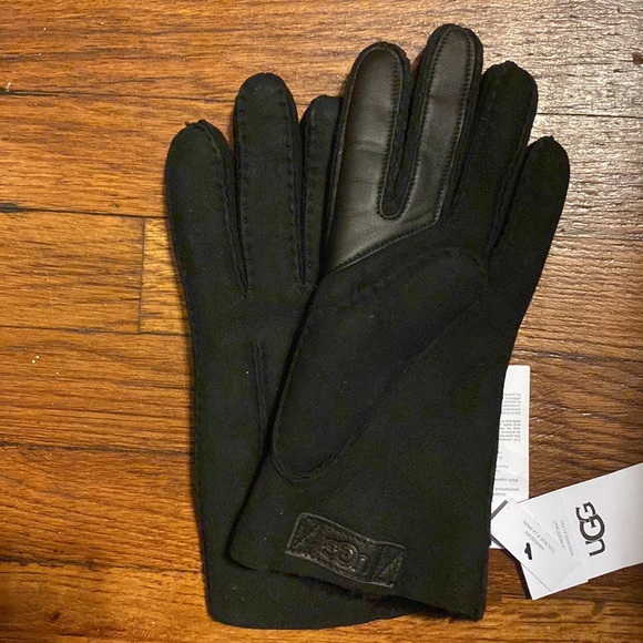 Ugg Men’s Shearling Tech Gloves - Picture 6 of 6